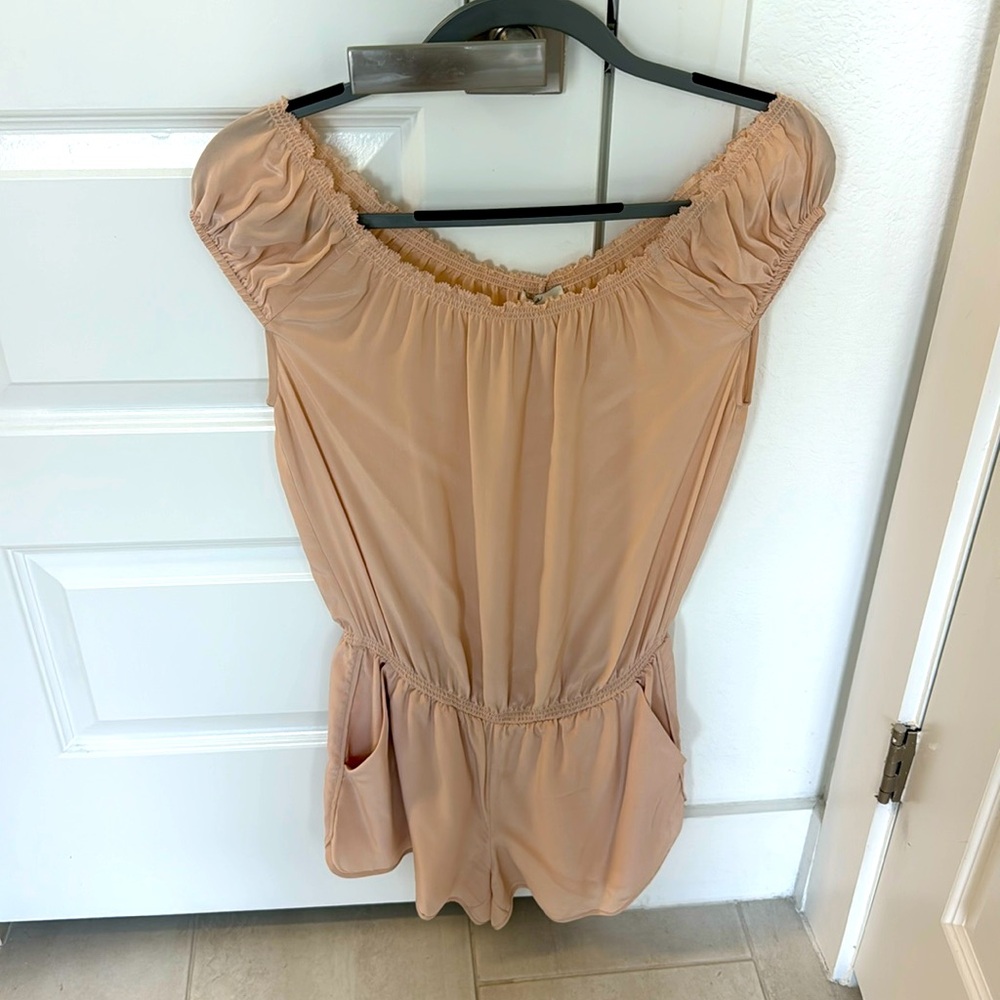 Joie XS chmapagne romper Super flattering and stylish